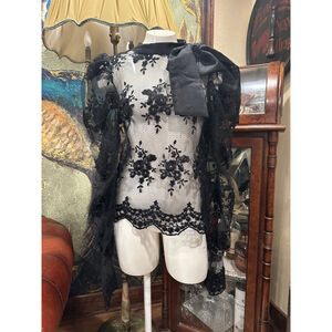 Women's EillyBazar Black Lace Blouse M